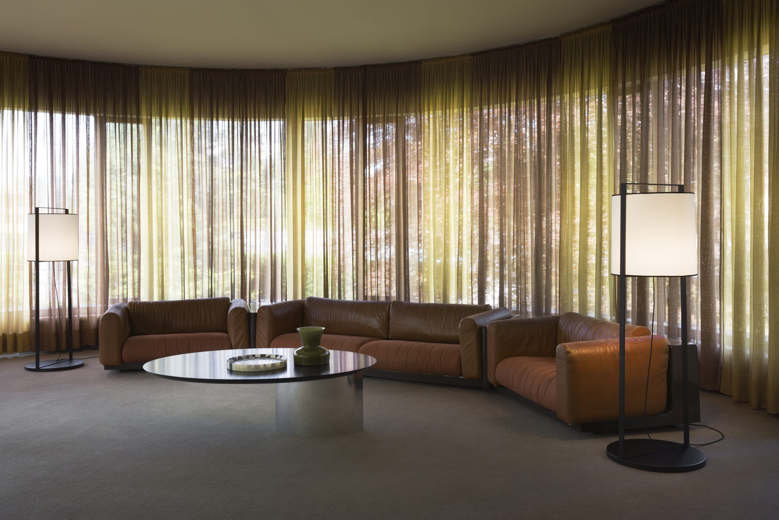 551.64 C74+white fabric Macao